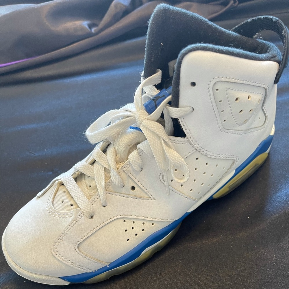 I’m selling these Jordan 6’s mint condition